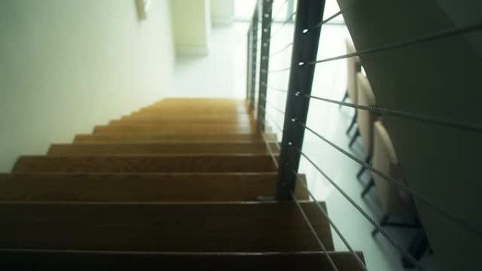 楼梯向下楼梯向下