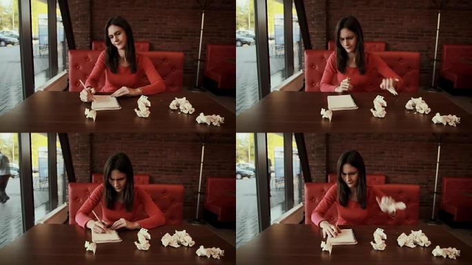 女人在创作过程中画皱巴巴的纸