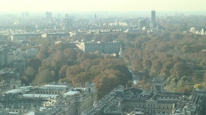 (HD1080i)伦敦:白金汉宫从上面，缩小