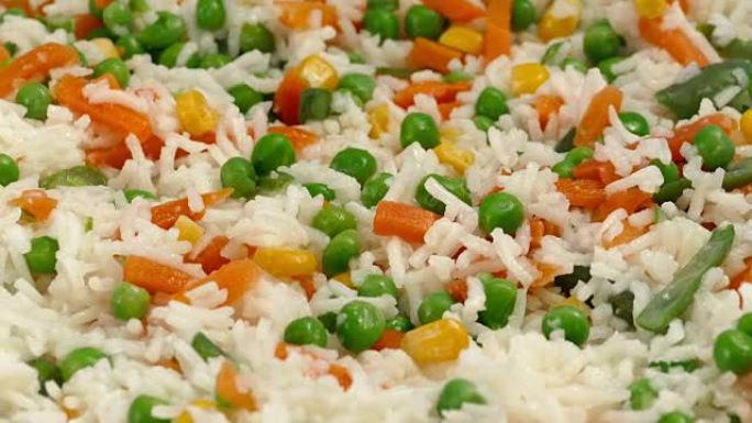 大米和蔬菜混合物