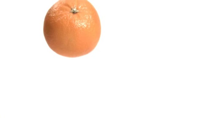橙色在超级慢动作中弹跳