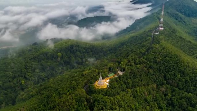 Bhumipol国王神庙无人机-在泰国宋卡府哈蒂艾的雾中消失