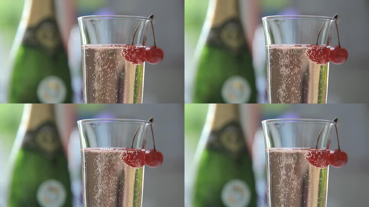 樱桃香槟中许多气泡的连续运动。