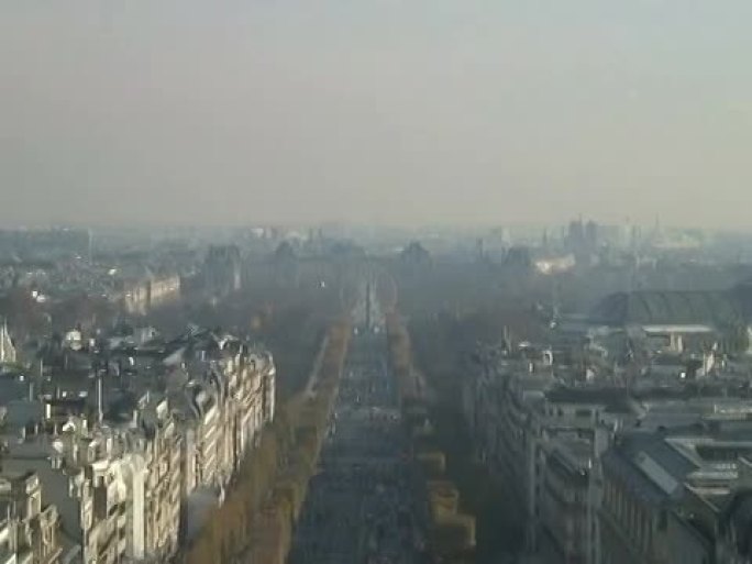 巴黎：香榭丽舍大街向东看，放大