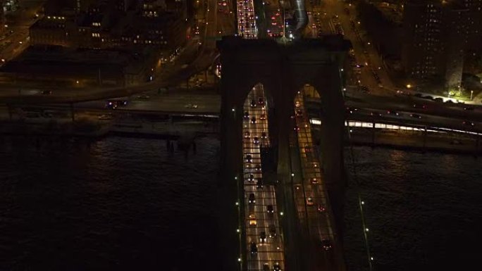 空中: 车辆在交通繁忙的布鲁克林大桥高速公路上陷入僵局