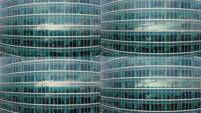 摩天大楼。带有城市反映的办公室窗户。没人。特写空中镜头。