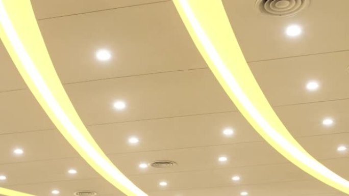 现代豪华会议厅的抽象图案天花板