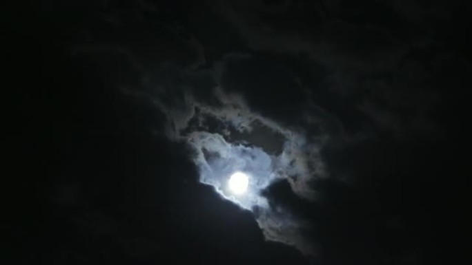 多云的夜晚夜黑上升明月光月球月圆夜