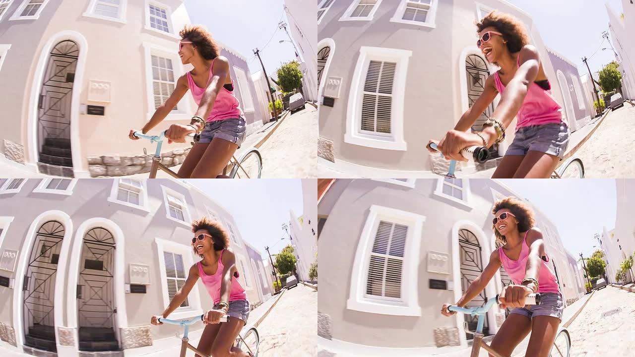 女孩在街上骑自行车