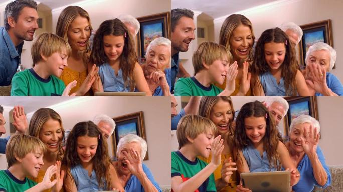 可爱的家庭在平板电脑上进行视频聊天