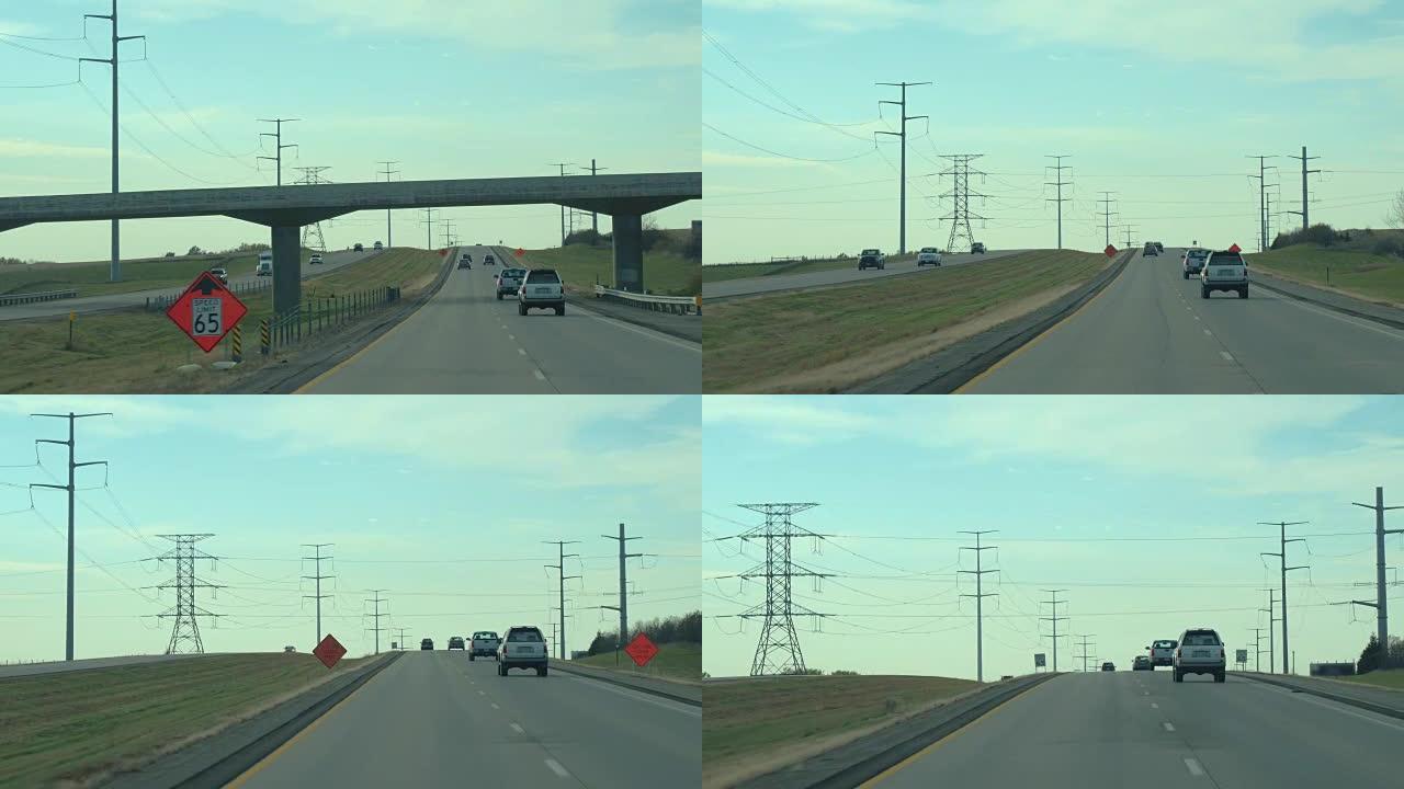 POV: 在美国繁忙的州际公路上的立交桥下开车