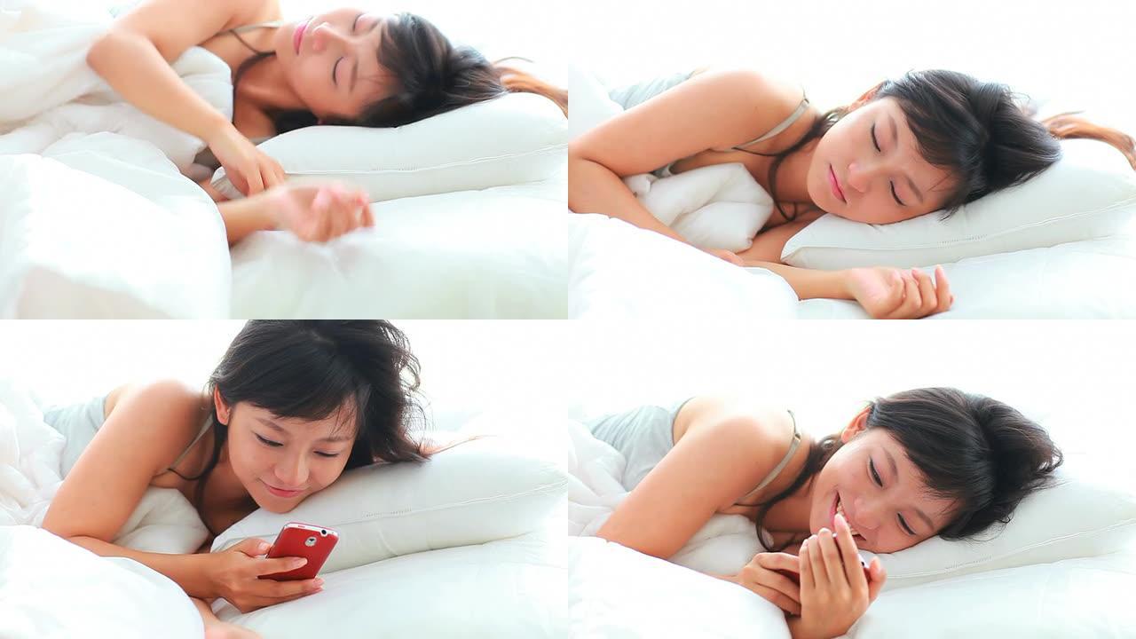 昏昏欲睡的年轻女子阅读手机留言微笑