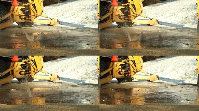 城市街道下的水管破裂，水流关闭