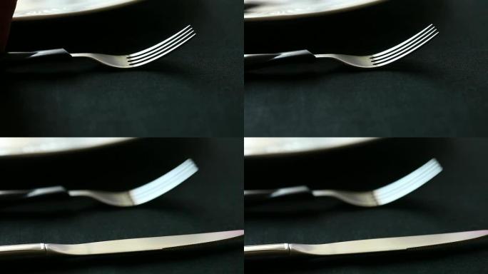 放置银器的特写