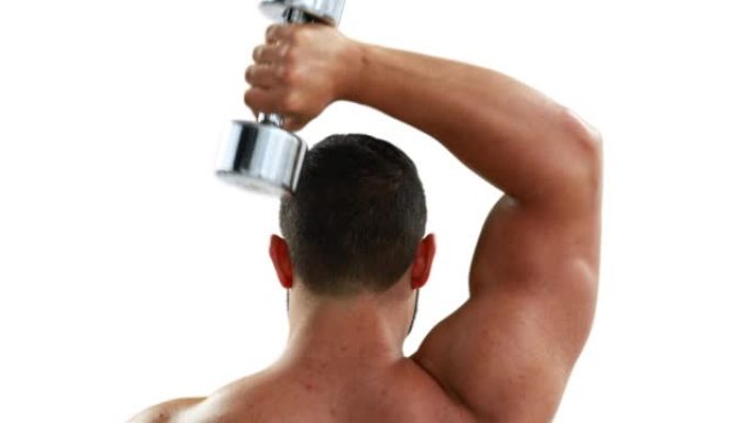 肌肉发达的健美运动员将哑铃举过头顶
