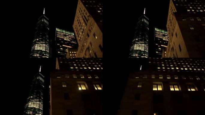 低角度视图: 夜间驶过世界贸易中心一号摩天大楼