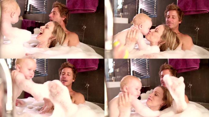 妈妈，爸爸和婴儿女儿一起洗泡泡浴