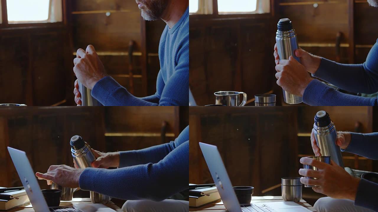 男子在家里用笔记本电脑时喝咖啡4k