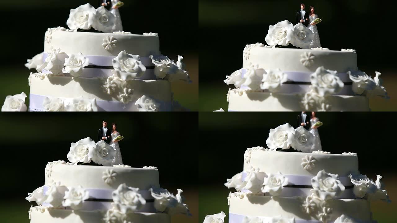带礼帽的结婚蛋糕