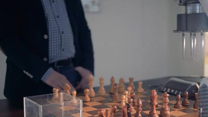 人类和人工智能之间的象棋游戏。