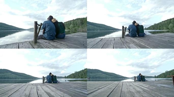 夫妇坐在湖边