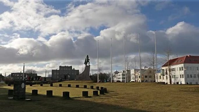 平移镜头: 冰岛雷克雅未克的Hallgrimskirkja大教堂