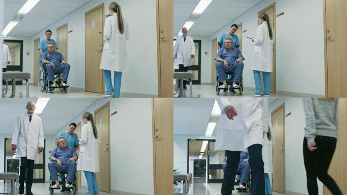 在医院的走廊上，护士推着老人坐在轮椅上，医生在使用平板电脑时与他们交谈。干净，新医院有专业的医务人员
