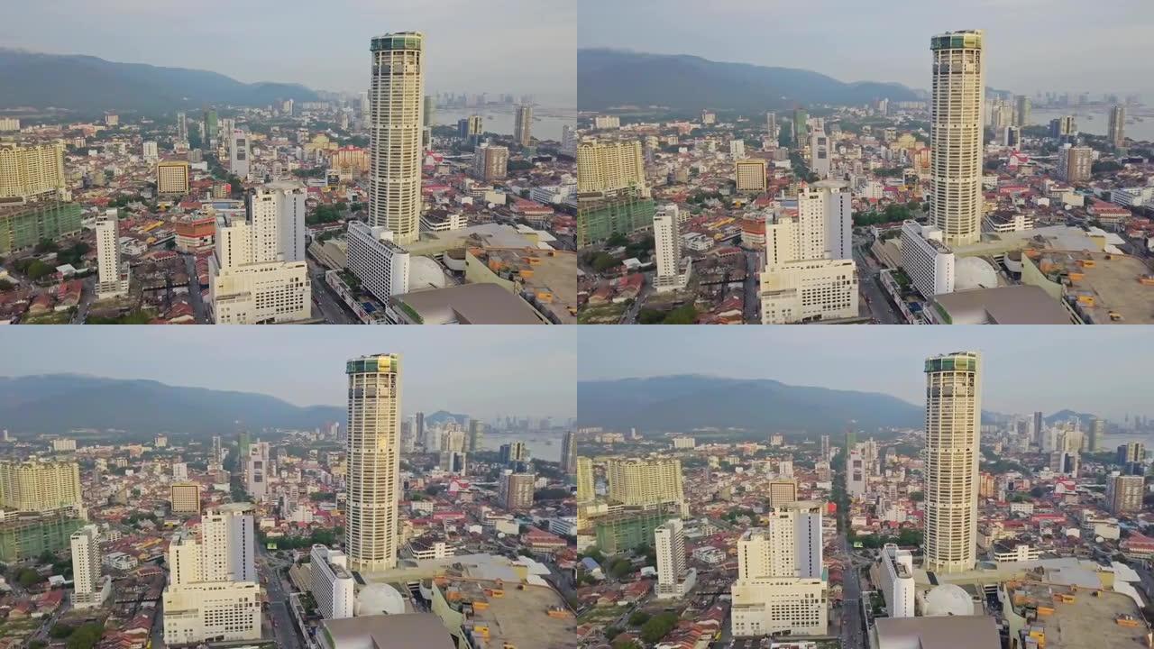 乔治城和槟城最高摩天大楼的鸟瞰图，位于马来西亚半岛西北海岸的槟城遗产