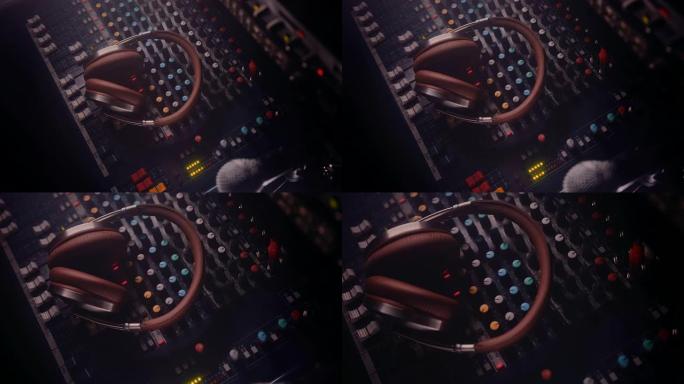音乐dj工作室混音控制面板上的耳机
