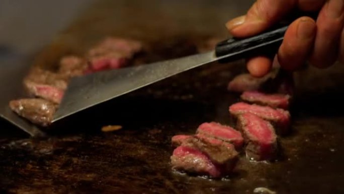 日本神户市厨师烹饪神户牛肉活铁板烧烤架