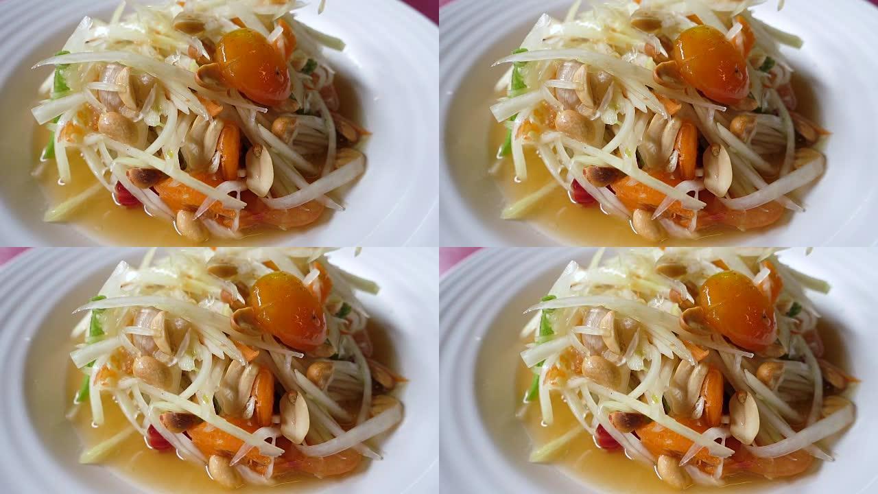 泰国美食的平移镜头，Som Tam。