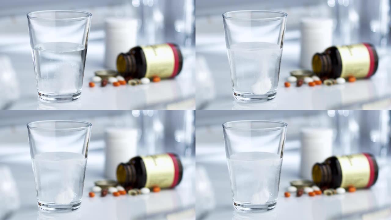 阿司匹林片溶解在一杯水中