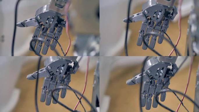 灰色不动的机器人手的详细视图。