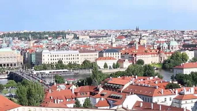 平移镜头: 布拉格城市景观与查理大桥Karluv最捷克共和国