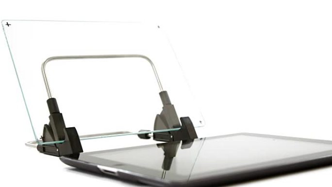 数字平板电脑数字支架上的玻璃特写