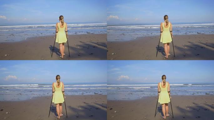特写: 暑假在海滩上拐杖的坚强独立女人