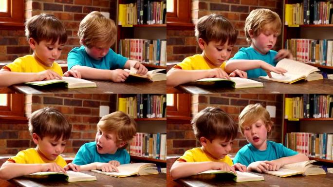 可爱的小学生在图书馆读书