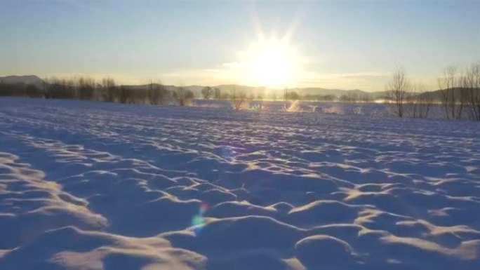 天线:冬天日出时飞过雪地