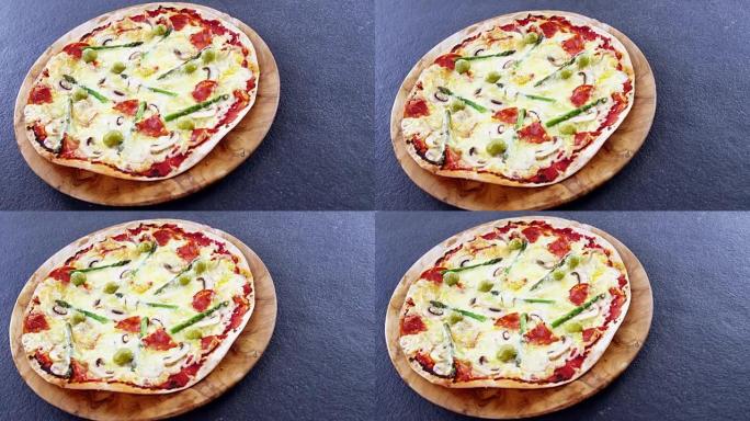 蔬菜浇头烤披萨