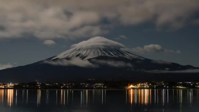 夜间的富士山