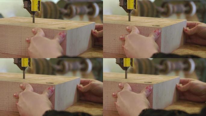 定制鞋匠使用拼图切割木制鞋架