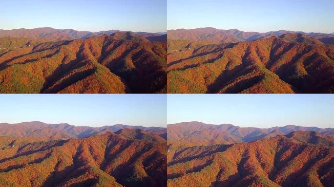 韩国山区的秋景