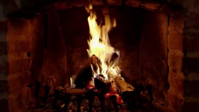 WS在壁炉中燃烧的木材的视频和音频