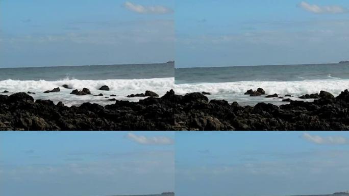 波涛汹涌的岩石海滩