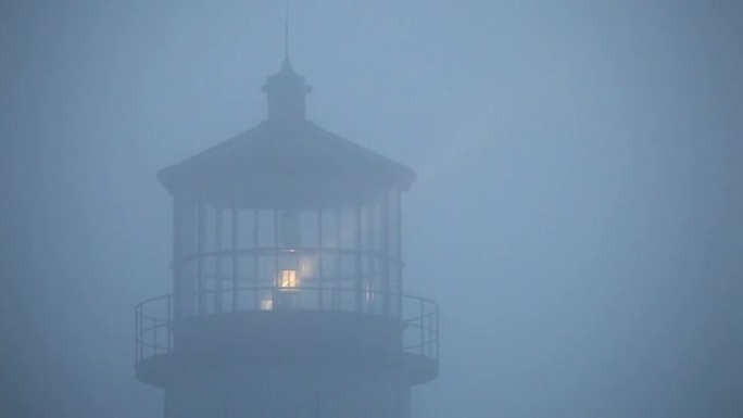 雾中的科德角灯塔