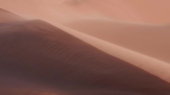 纳米布-瑙克鲁夫特国家公园内沙丘上吹沙的4k静态射击
