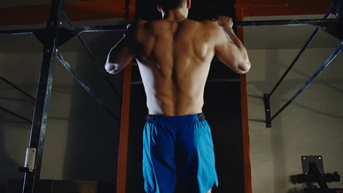 匿名运动员训练背部肌肉