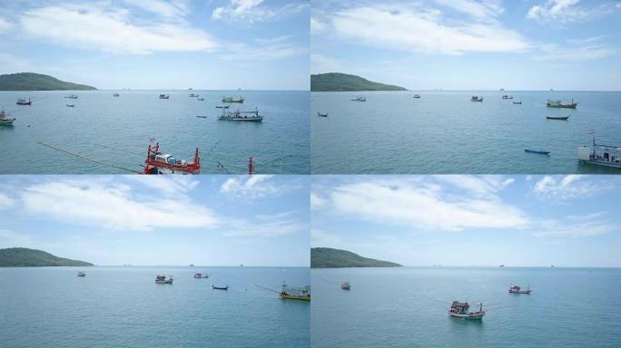 空中: 夏季，渔船船队在风景如画的大海的平静水域中休息。