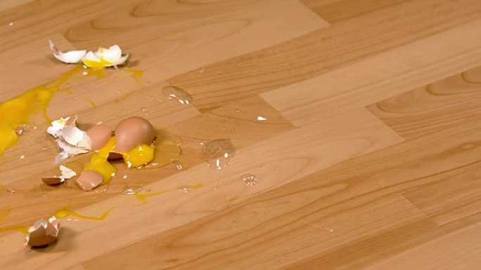 鸡蛋砸在桌子上