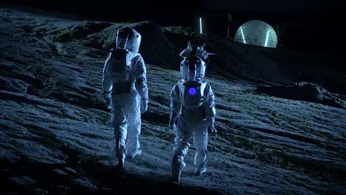 下面是两名宇航员穿着太空服行走在外星星球上仰望天空的照片。在背景基地与球型圆顶。其他世界殖民和太空旅